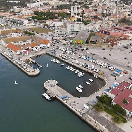#DuplexduBocage com vista lateral para a Praça Setúbal Exterior foto
