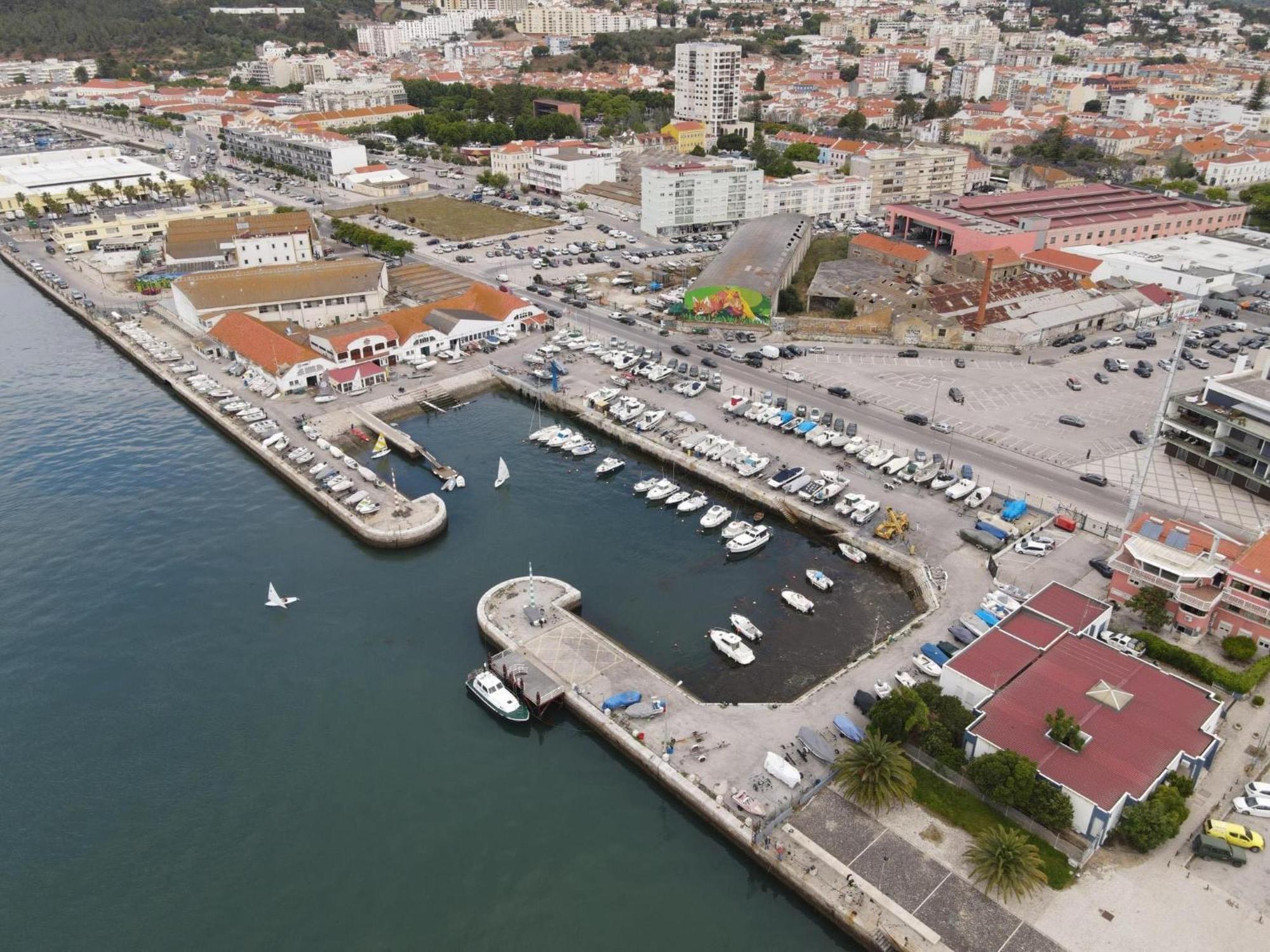 #DuplexduBocage com vista lateral para a Praça Setúbal Exterior foto